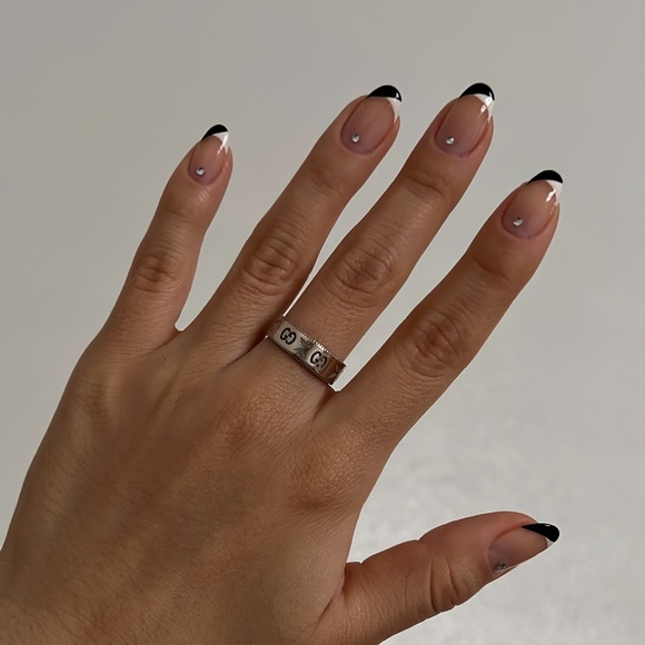 Gucci 18k White Gold Ring - Picture 2 of 3